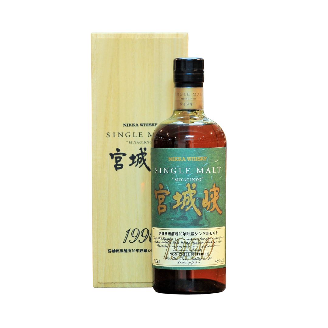 This rare whisky comprises four different types of malt distilled in 1990 at Miyagikyo distillery and aged for 20 years. Fruity aroma, an array of sweet flavours and a smooth soft finish. 3500 bottles were released in 2010.