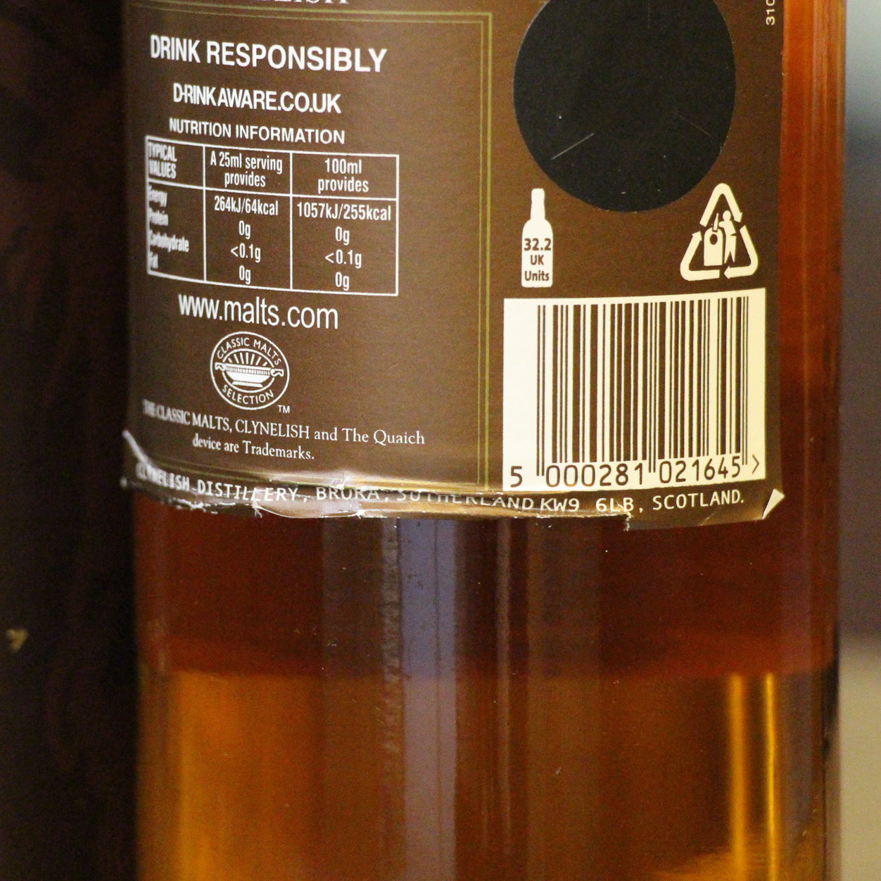 Double matured in Oloroso Seco Cask Wood, after its initial maturation this Clynelish is a limited edition/special release bottled in 2007. Velvety, beeswax, honey, soft and creamy vanilla. Rated 85+ on Whiskybase across 158 votes.