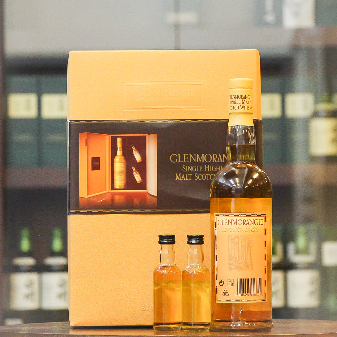 An older bottling of the 10 Year old Single Malt Whisky from the 1990s (our estimate) from this Highland distillery of GLenmorangie in a gift set, which also includes a 5cl of Burgundy Wood Finish and a 5cl of Port Wood Finish.