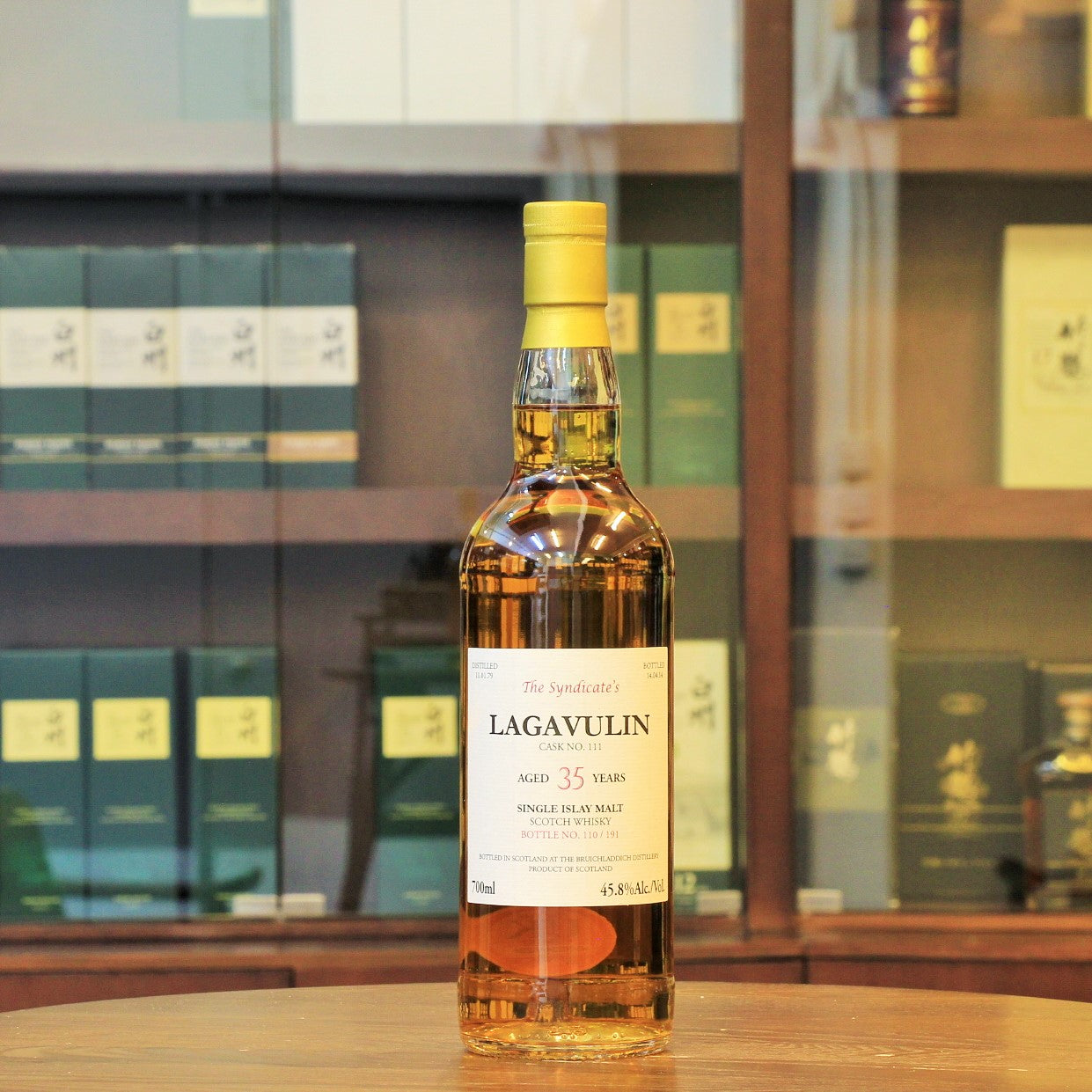 Region: Islay (Scotland)  Distillery: Lagavulin  Age: 35 Years  ABV: 45.8%  Size: 700ml  This Islay single malt from Lagavulin is a single cask